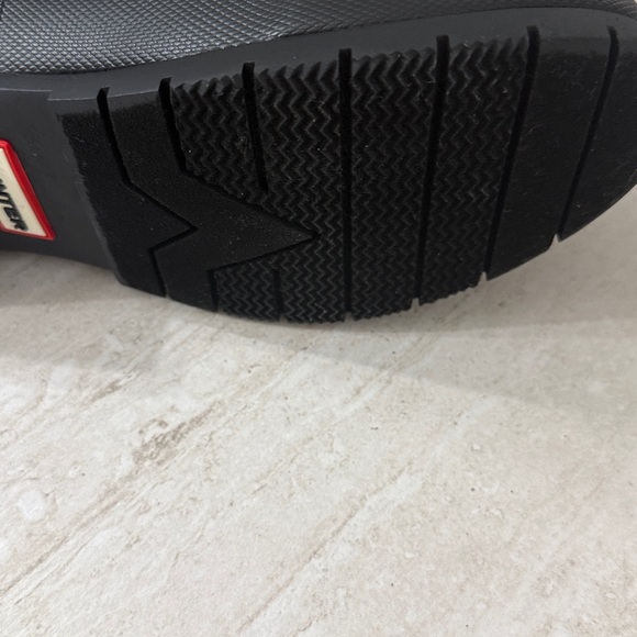 Hunter Black Tall Logo Rain Boots..ladies size 9
Rubber boots .. new - Picture 6 of 8